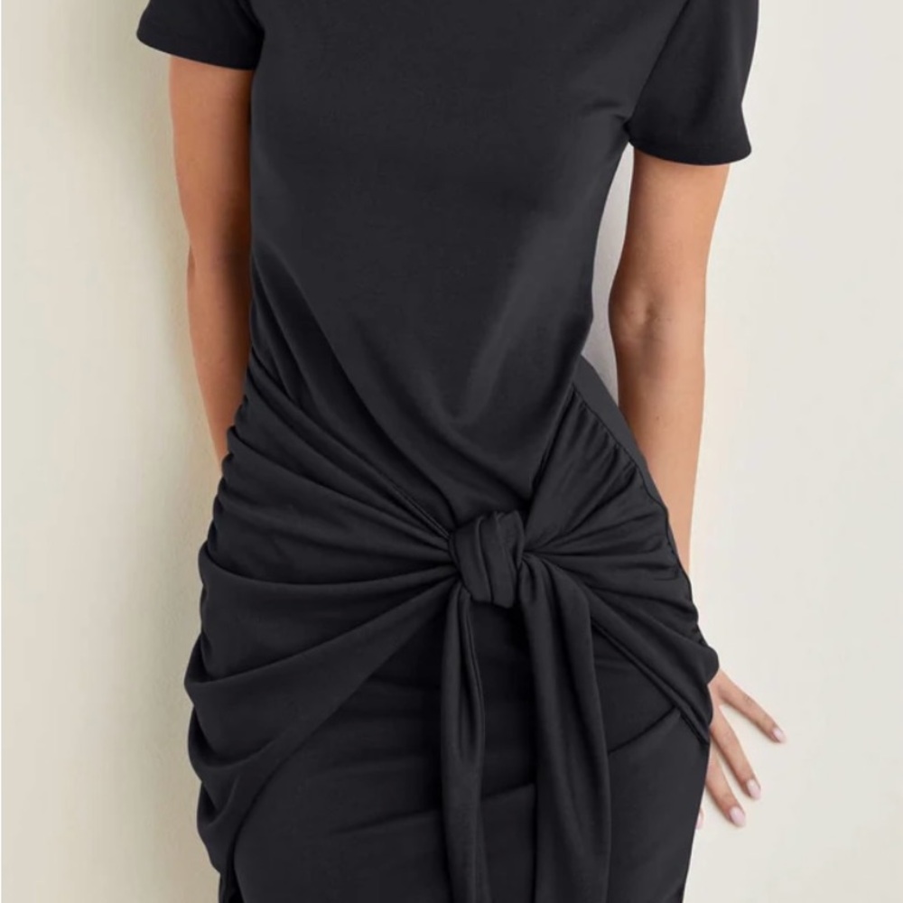 VENUS Black Sheath Mini Dress Short Sleeve Crew Neck